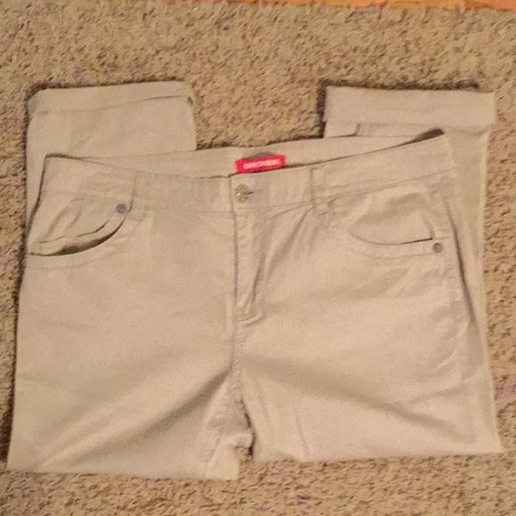 NWOT Unionbay Khaki Capris - Picture 1 of 2